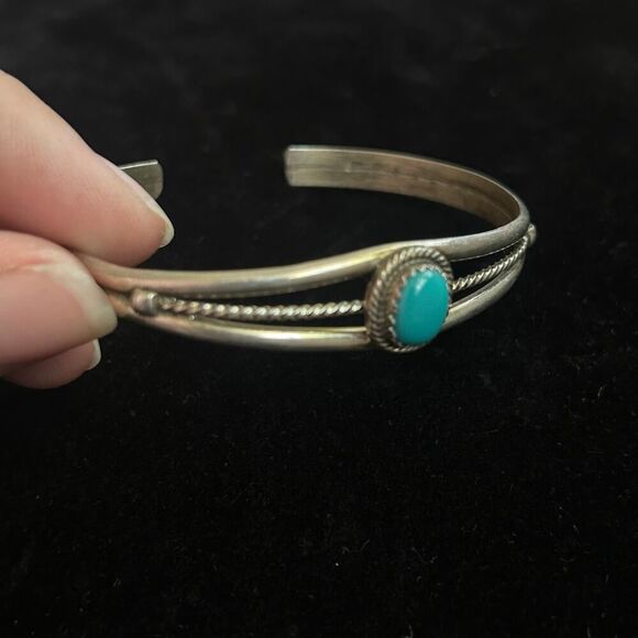 Vintage 0.5” Thick Navajo Turquoise and Sterling Silver Cuff Bracelet - Picture 7 of 9